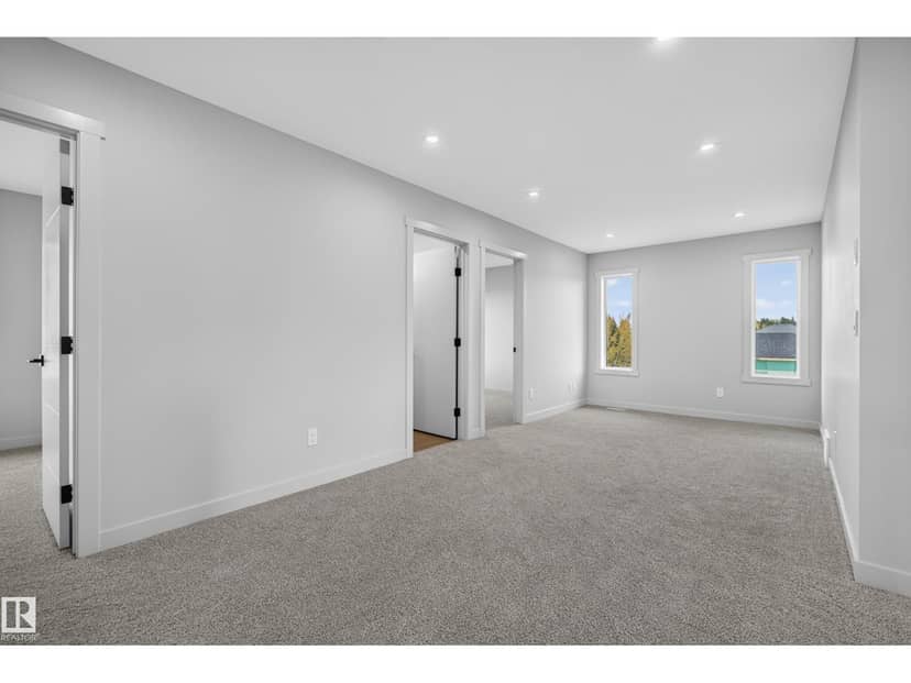 5302 55 AV — photo 34 of 40