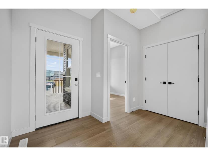 5302 55 AV — photo 9 of 40