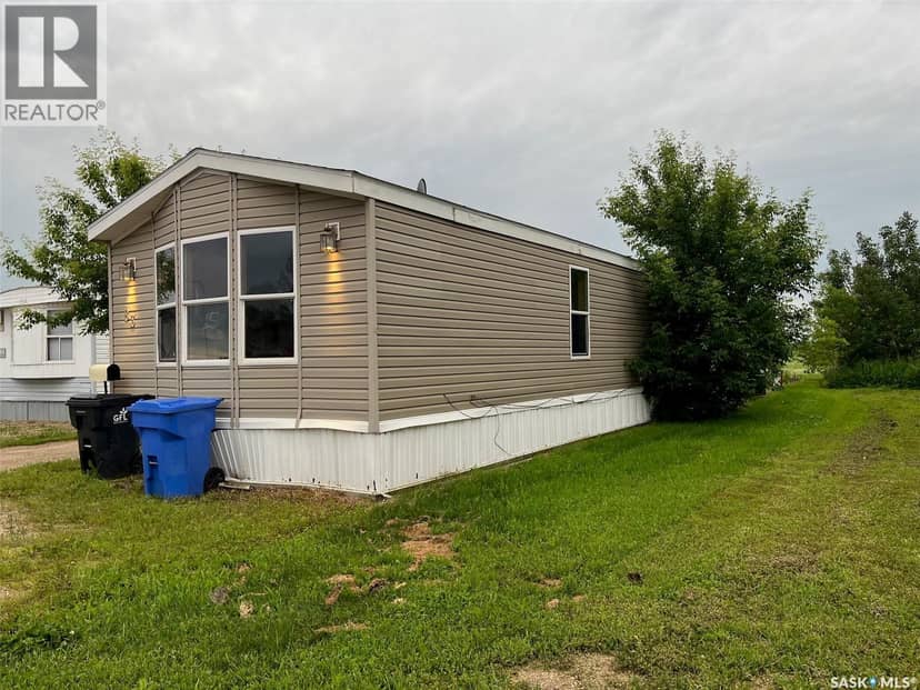 83 106 1st AVENUE, Weyburn, photo 2
