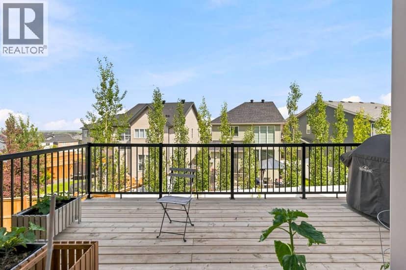 283 Nolanhurst Crescent NW — photo 13 of 40