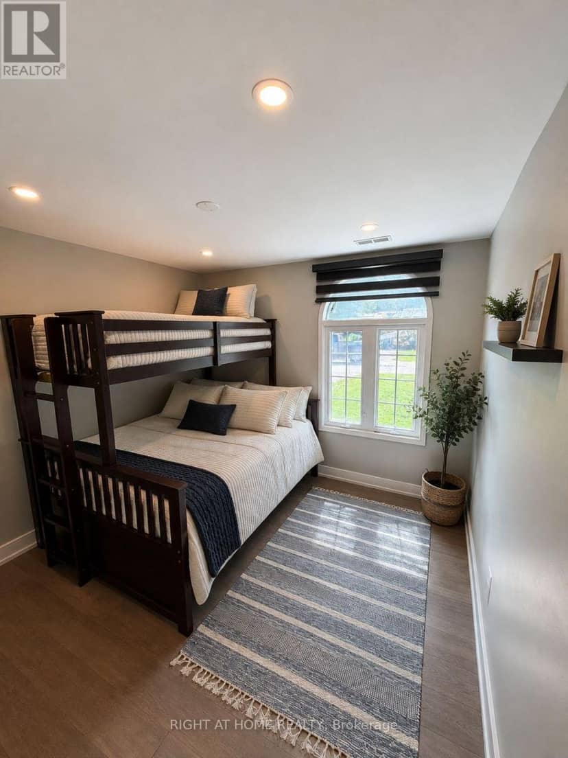 53 Poplar Crescent — photo 18 of 40