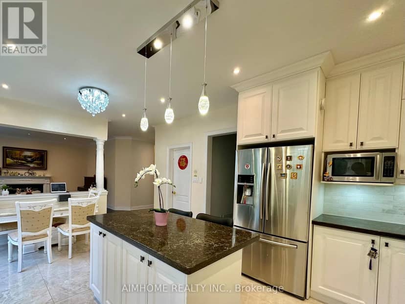 102 Farmstead Road, Richmond Hill, photo 6