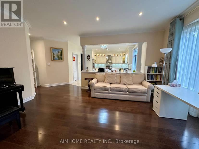 102 Farmstead Road, Richmond Hill, photo 8