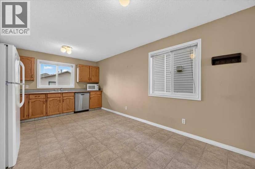 616 18 Street SE — photo 17 of 40