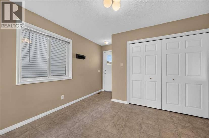 616 18 Street SE — photo 21 of 40