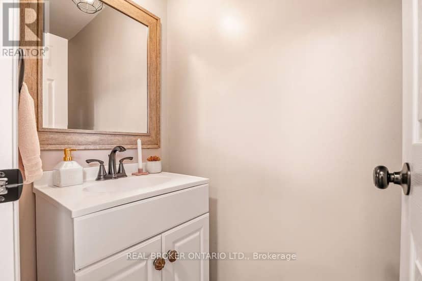 119 Teal Crescent — photo 17 of 39