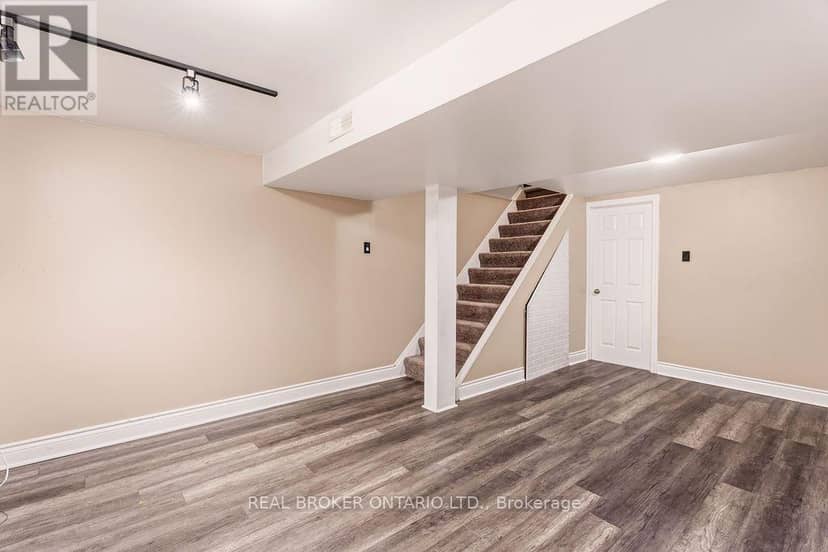 119 Teal Crescent — photo 28 of 39