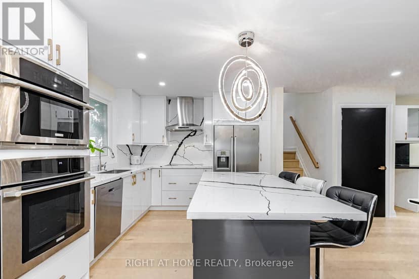 2358 Arnold Crescent — photo 14 of 40