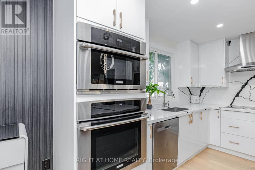 2358 Arnold Crescent — photo 16 of 40