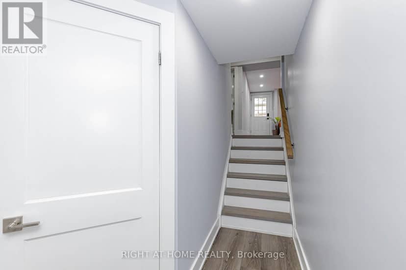 2358 Arnold Crescent — photo 39 of 40