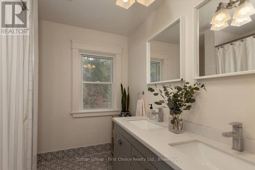 222 Brunswick Street — photo 14 of 36