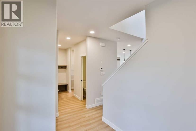 877 Devonia Circle W, Lethbridge, photo 2