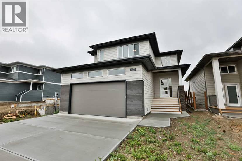 877 Devonia Circle W, Lethbridge