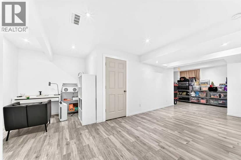 48 Royal Birch Villas NW — photo 22 of 34