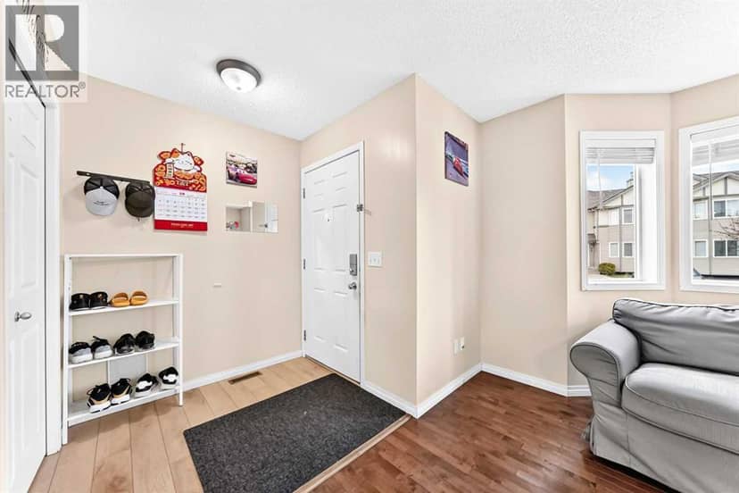 48 Royal Birch Villas NW, Calgary, photo 3