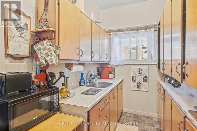 33 Melbourne Street W — photo 11 of 40