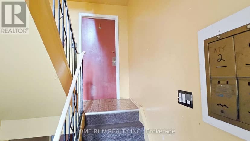 1023 Meadowlands Drive, Ottawa, photo 4
