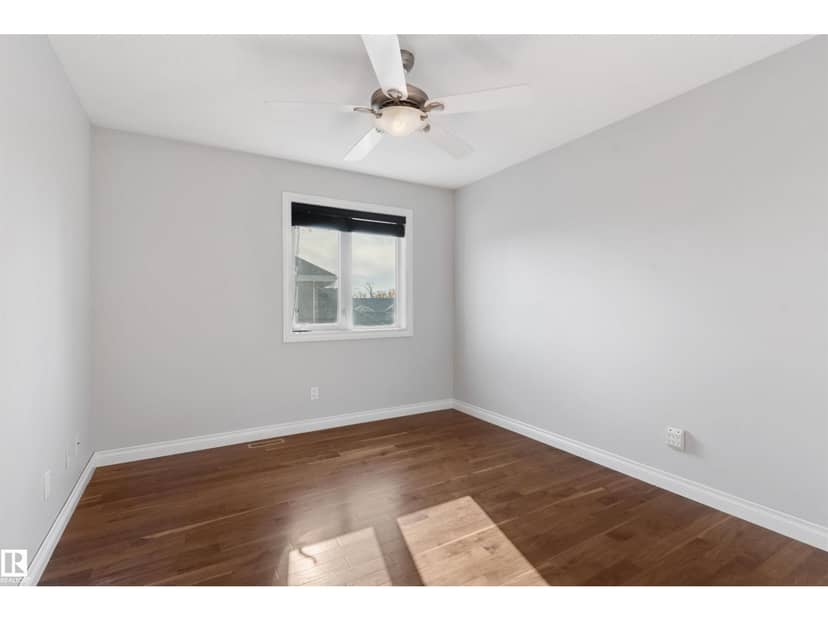 3712 69 ST — photo 37 of 40