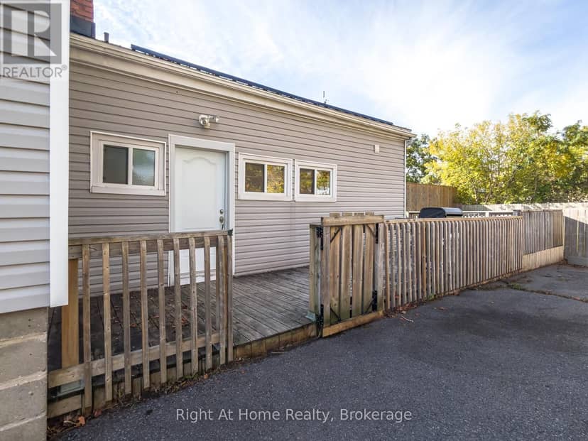 166 Catharine Street, Belleville, photo 3