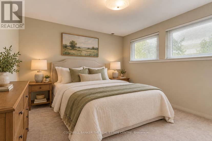 35 Tofino Crescent — photo 34 of 40