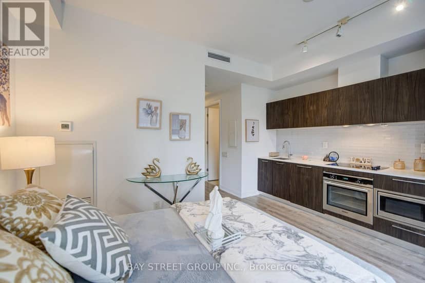 902 - 50 Charles Street E — photo 15 of 27