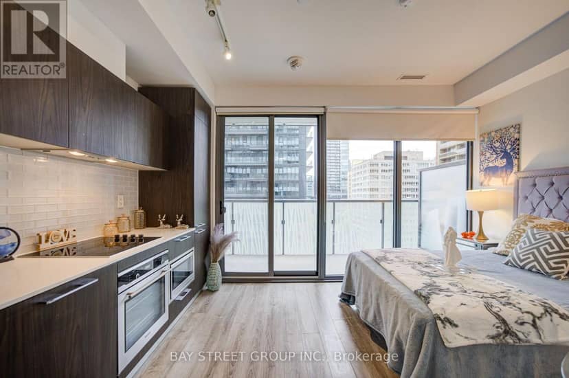 902 - 50 Charles Street E — photo 16 of 27