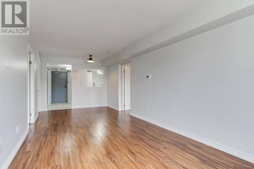 304 - 160 Wellington Street E — photo 11 of 23
