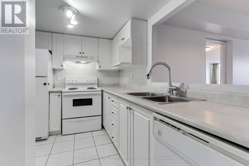 304 - 160 Wellington Street E, Aurora, photo 4