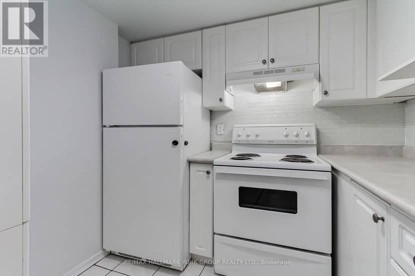 304 - 160 Wellington Street E, Aurora, photo 5