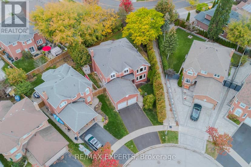231 Mossbrook Square, Pickering, photo 2