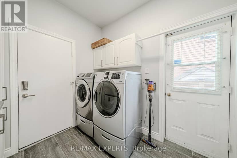 231 Mossbrook Square — photo 17 of 40