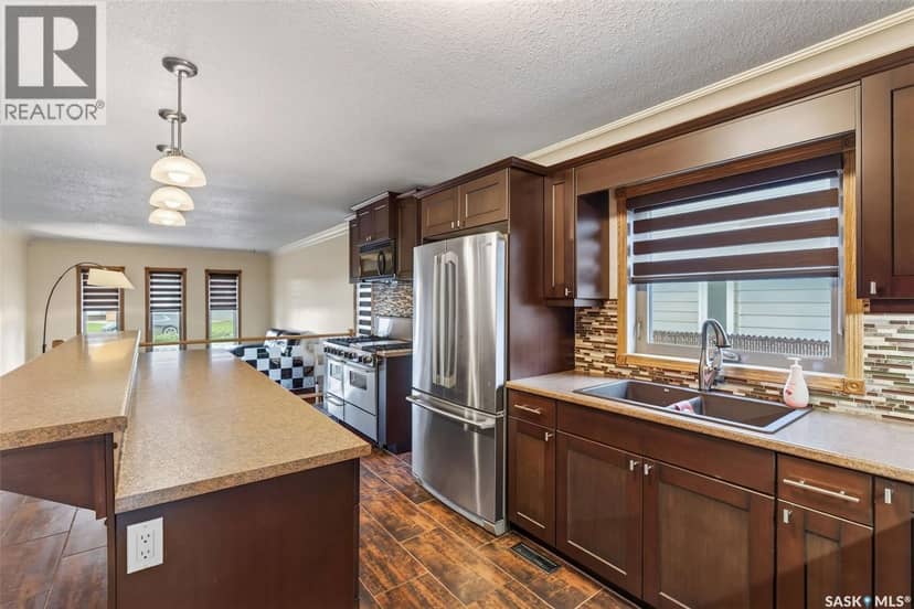 718 Golburn CRESCENT — photo 13 of 40