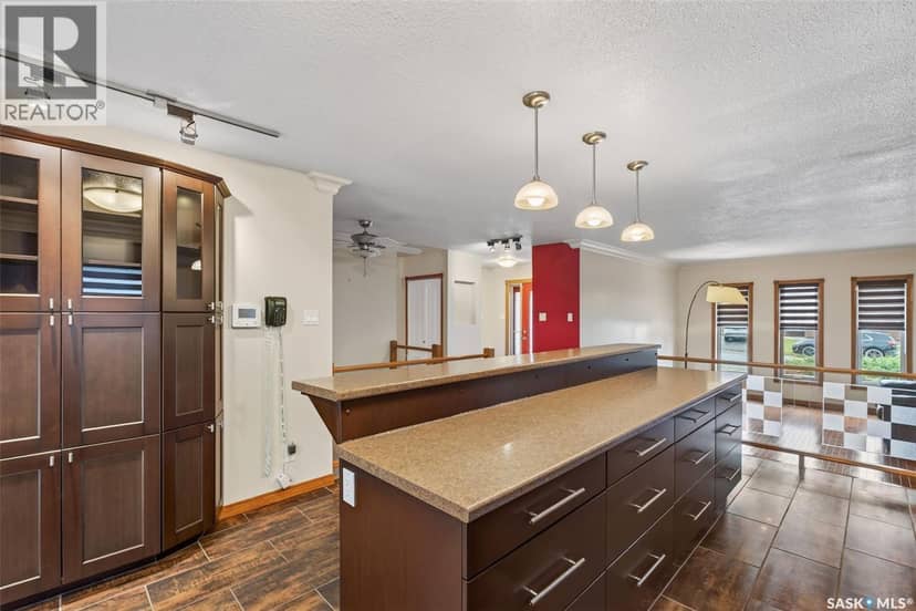 718 Golburn CRESCENT — photo 14 of 40