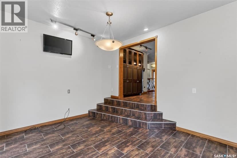 718 Golburn CRESCENT — photo 17 of 40