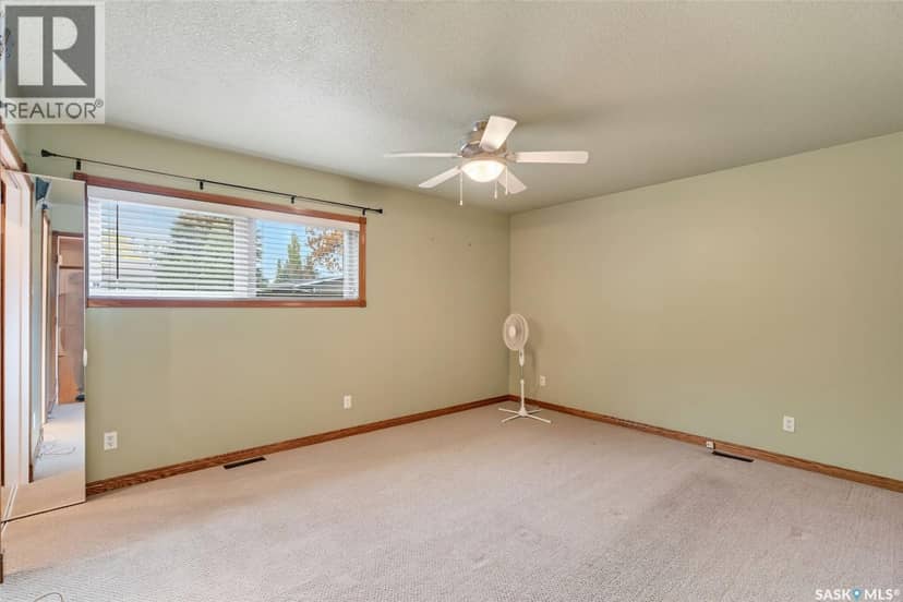 718 Golburn CRESCENT — photo 26 of 40