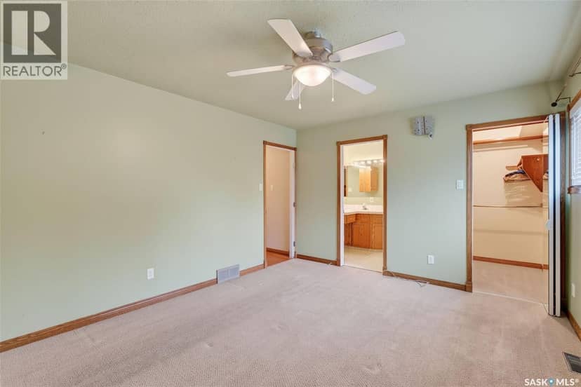 718 Golburn CRESCENT — photo 28 of 40