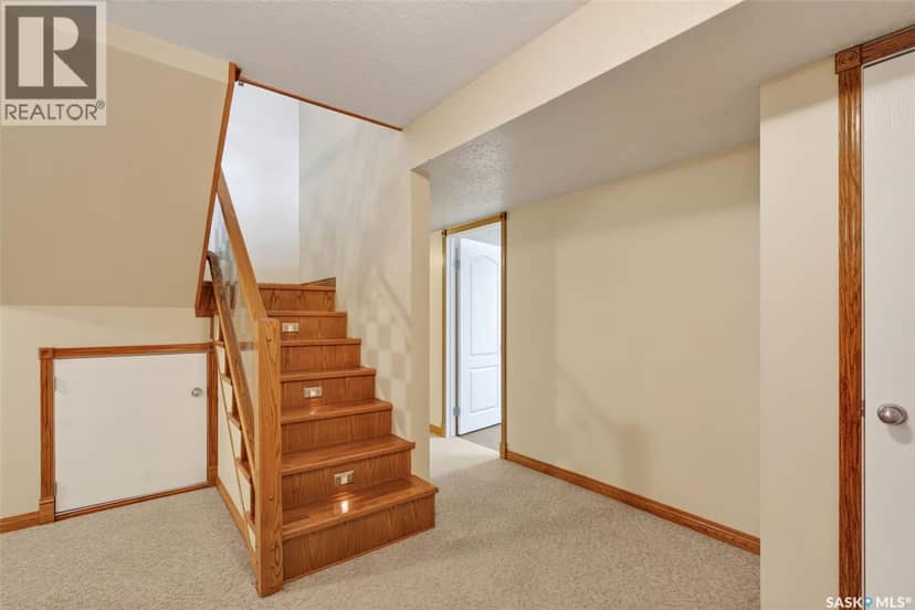 718 Golburn CRESCENT — photo 31 of 40