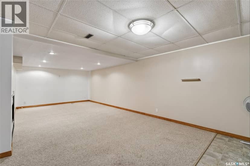 718 Golburn CRESCENT — photo 35 of 40