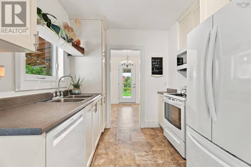 35 Riverside Lane — photo 12 of 40
