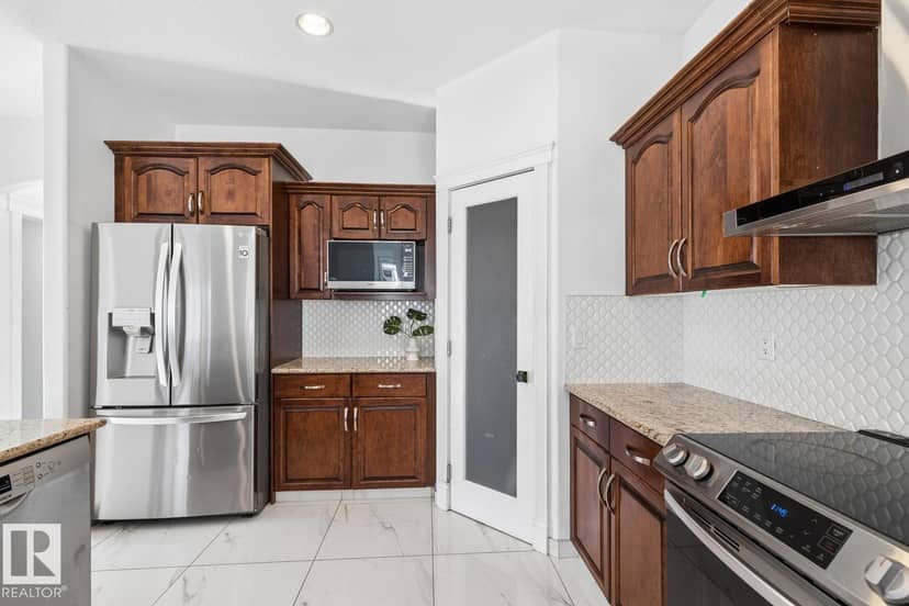 15803 95 ST NW — photo 9 of 40