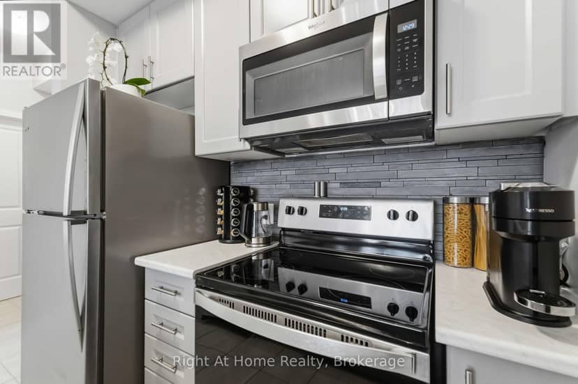 321 - 460 Dundas Street E — photo 15 of 26