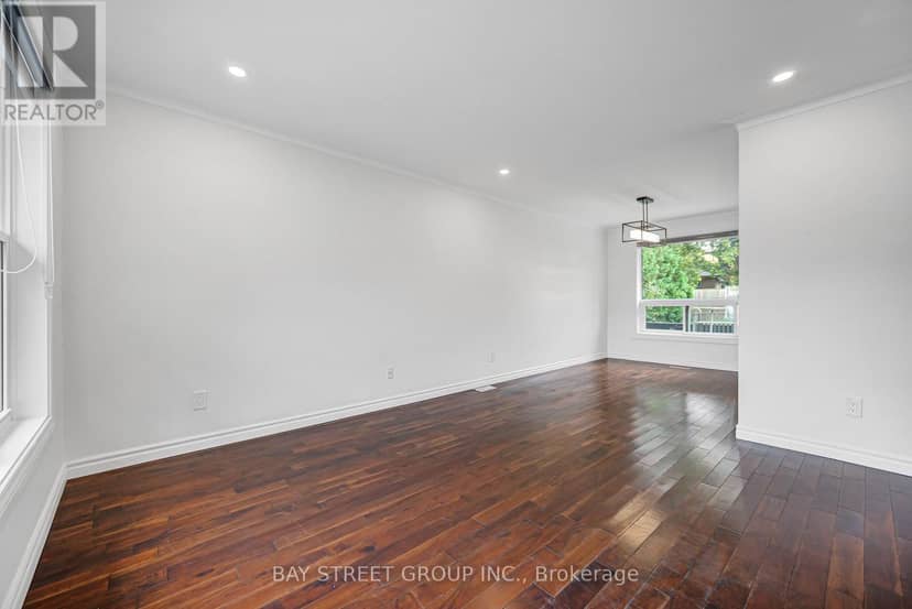 35 Kemano Road, Aurora, photo 5