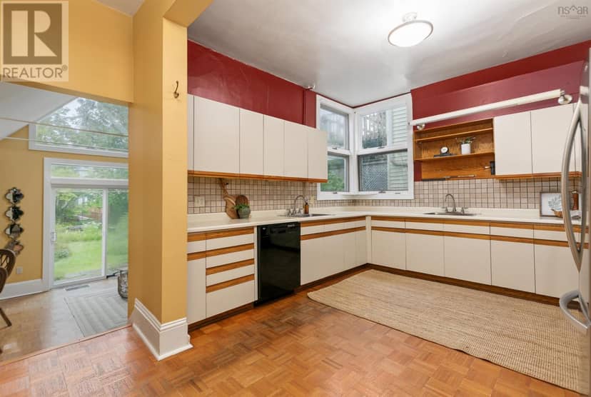 1695 Edward Street — photo 16 of 39