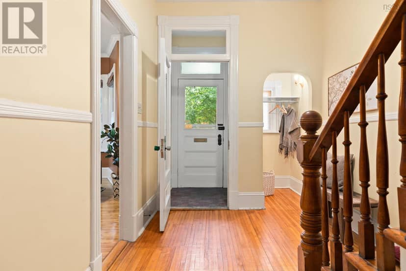1695 Edward Street — photo 4 of 39