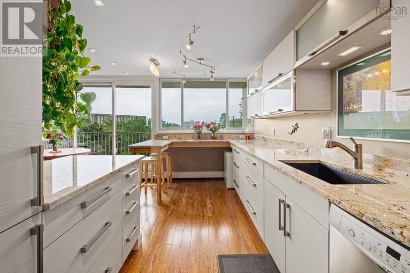 502 990 Mclean Street — photo 14 of 38