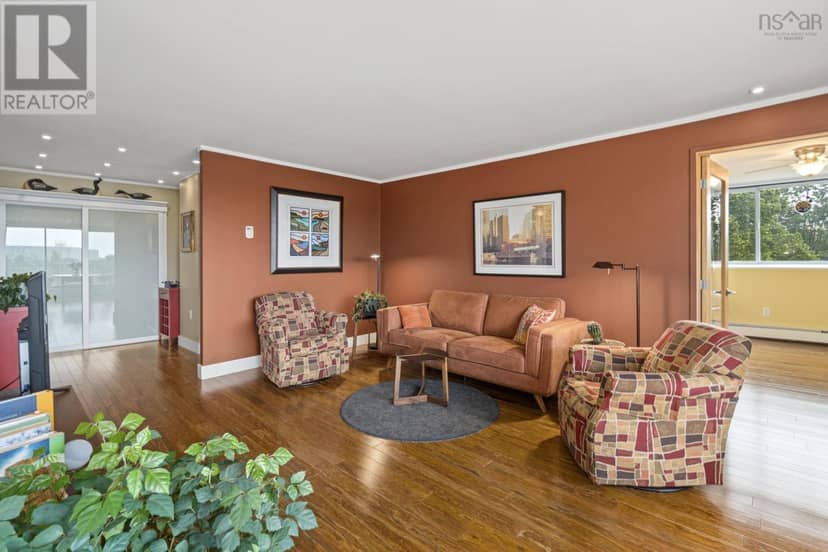 502 990 Mclean Street — photo 11 of 38