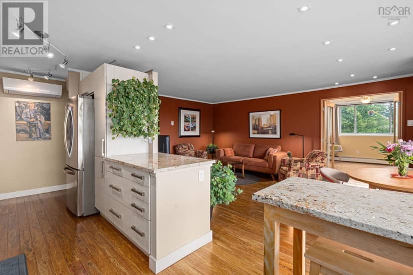 502 990 Mclean Street — photo 19 of 38