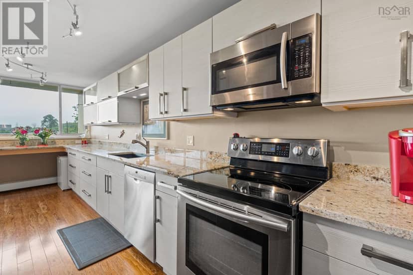502 990 Mclean Street — photo 13 of 38