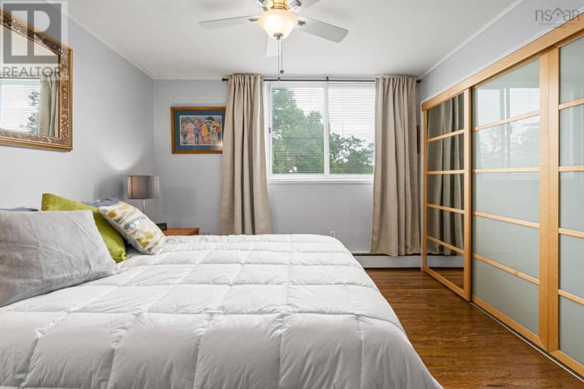 502 990 Mclean Street — photo 26 of 38