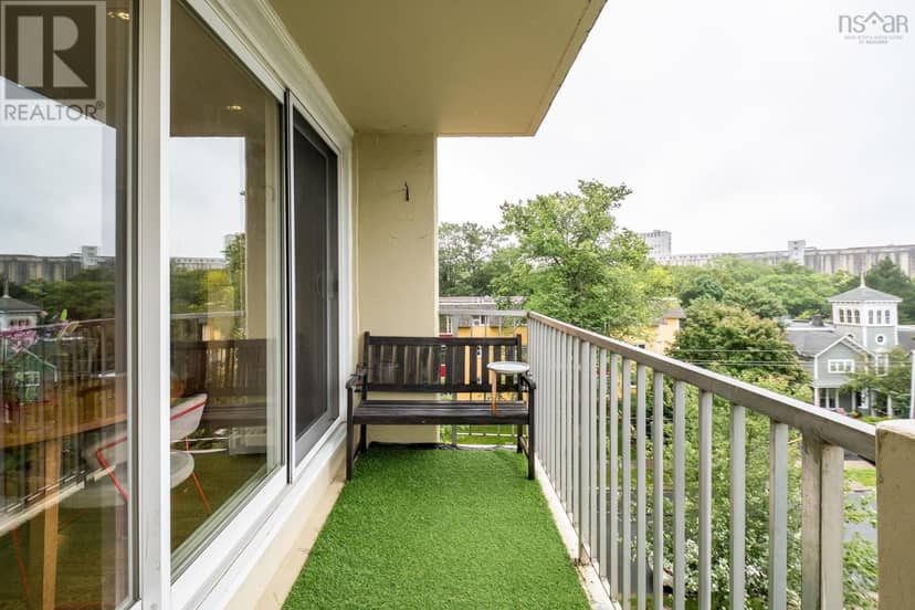 502 990 Mclean Street — photo 35 of 38